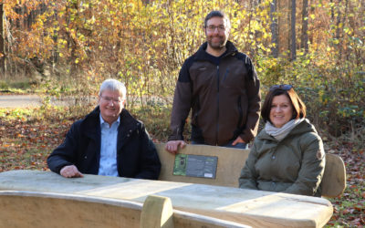 Regionalbudget: Neue Info-Bänke geben Aufschluss über die Namen der Wanderparklätze im Reinhardswald